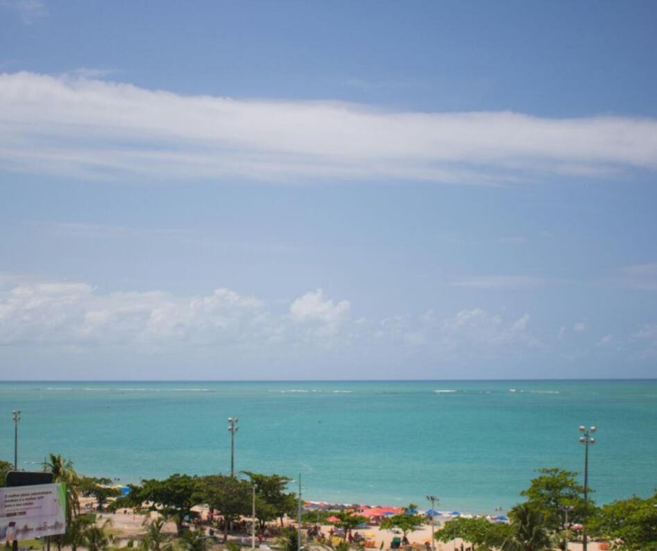 Na Beira Mar Pajuçara: Beachfront With Lateral Sea View